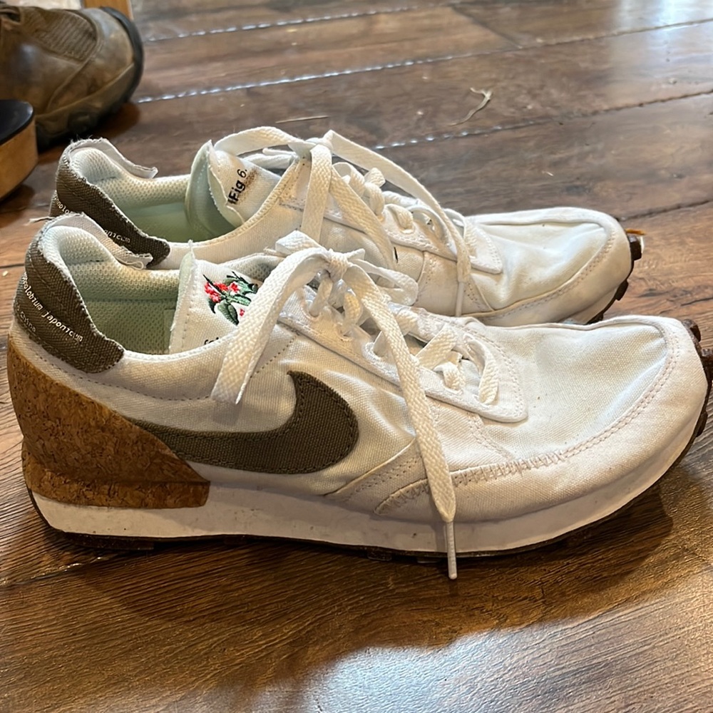 Nike pagoda size 8